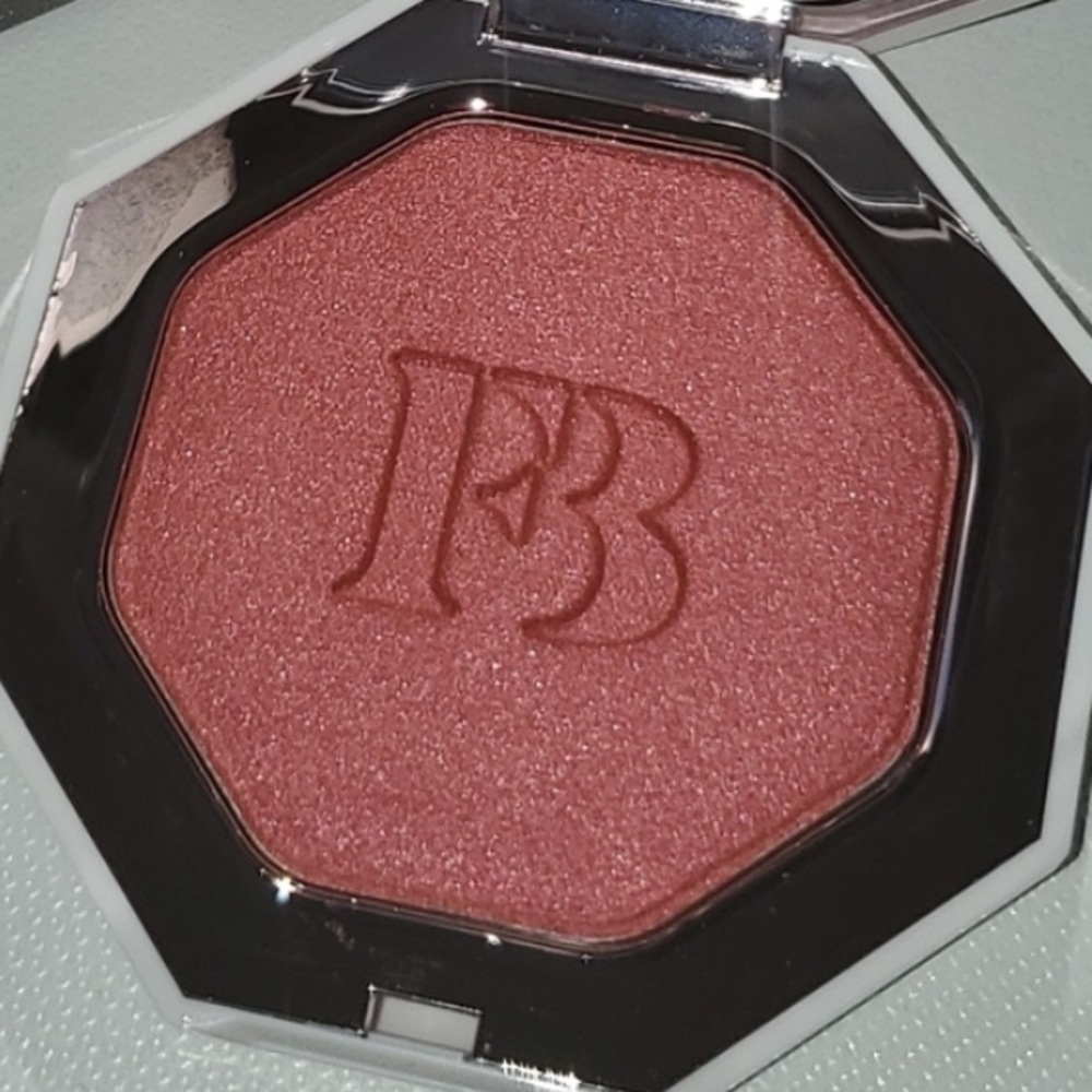 FENTY BEAUTY By Rihanna Killawatt Foil Freestyle Highlighter in Ruby Ric… - Picture 13 of 14